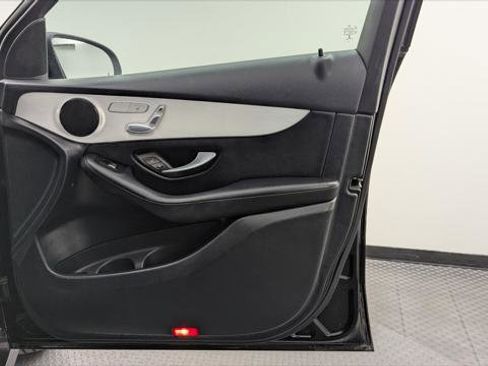 Used 2019 Mercedes-Benz GLC 300 image 24