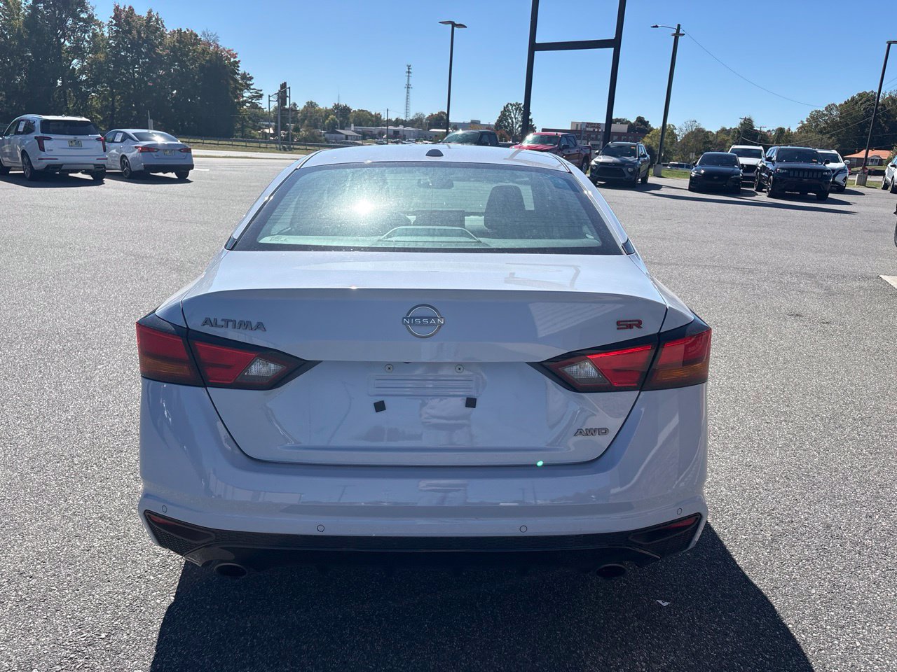 Used 2024 Nissan Altima 2.5 SR w/ SR Premium Package AWD/4WD image 8