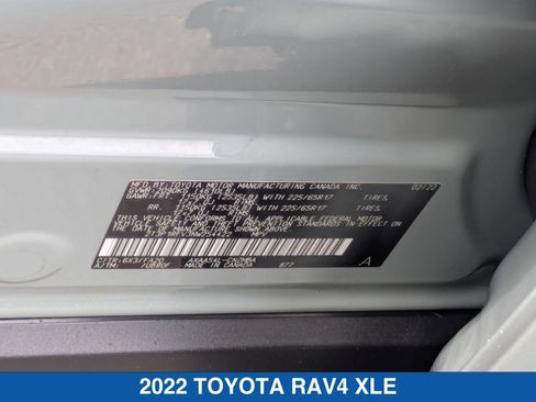Used 2022 Toyota RAV4 XLE w/ Carpet Mat Package (TMS) AWD/4WD image 37
