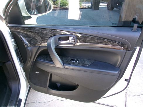 Used 2013 Buick Enclave Leather image 18
