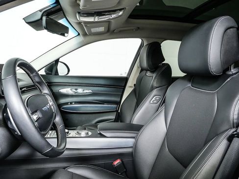 Used 2023 Genesis GV70 2.5T w/ Select Package image 10