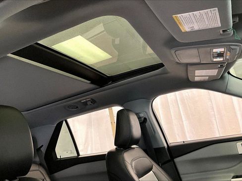 Used 2022 Ford Explorer XLT w/ Equipment Group 202A image 21