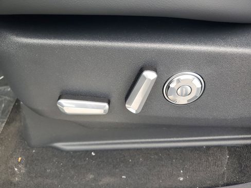 New 2026 Lincoln Navigator L Reserve AWD/4WD image 13