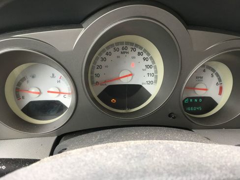 Used 2008 Dodge Avenger SE FWD image 2