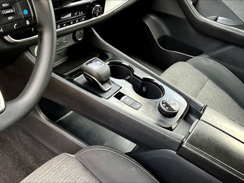 Used 2022 Nissan Rogue SV image 20