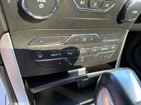 Used 2016 Ford Edge SEL w/ Equipment Group 201A AWD/4WD image 18