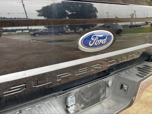 Used 2019 Ford F250 XLT w/ XLT Premium Package AWD/4WD image 27