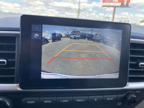 Used 2025 Hyundai Venue SEL FWD image 23