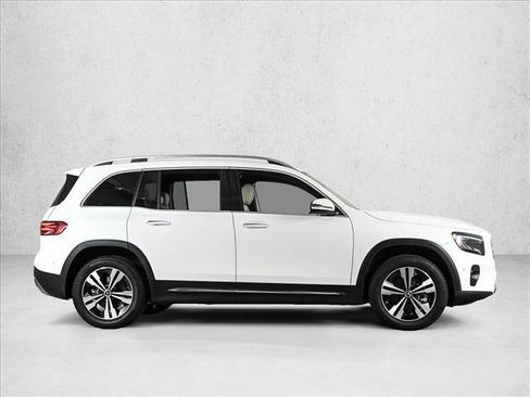 Used 2025 Mercedes-Benz GLB 250 image 4