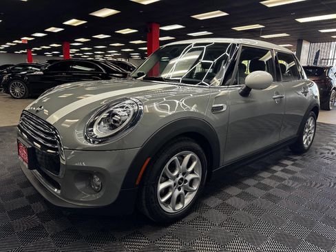 Used 2019 MINI Cooper 4-Door Hardtop w/ Premium Package image 6