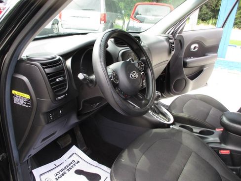 Used 2017 Kia Soul + FWD image 23