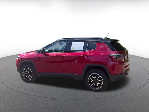 Used 2025 Jeep Compass Trailhawk AWD/4WD image 10