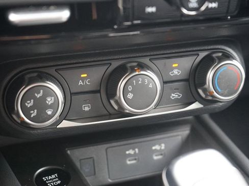 Used 2025 Nissan Kicks SV image 19