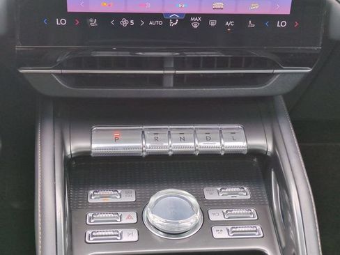 Used 2024 Lincoln Nautilus Reserve w/ Equipment Group 202A AWD/4WD image 25