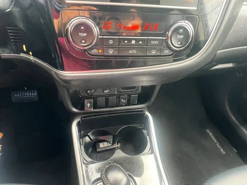 Used 2019 Mitsubishi Outlander SEL AWD/4WD image 22