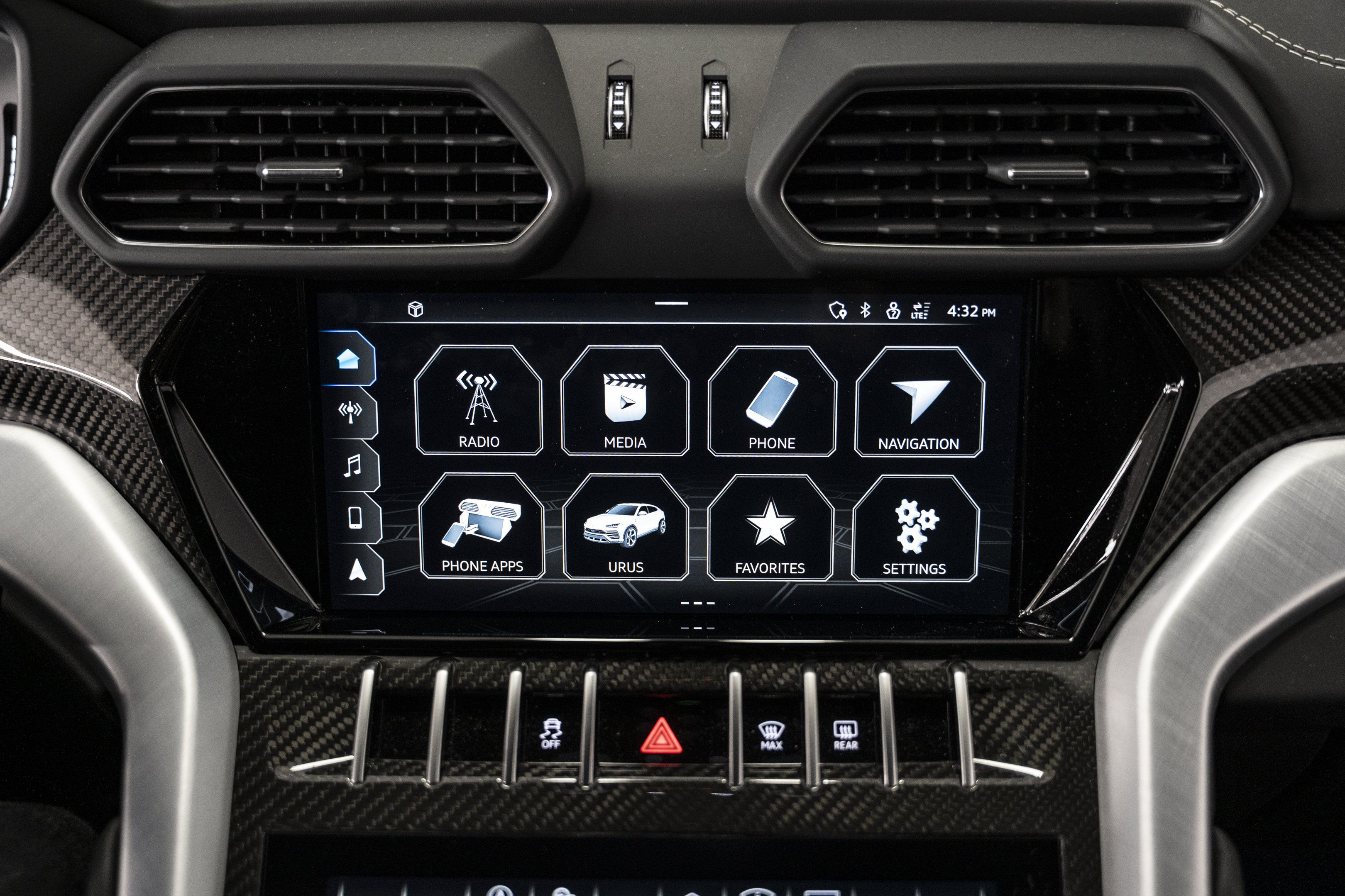 Used 2022 Lamborghini Urus AWD/4WD image 46