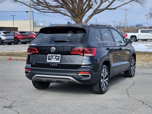 Used 2024 Volkswagen Taos SE image 4