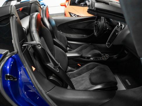 Used 2020 McLaren 600LT Spider RWD image 17