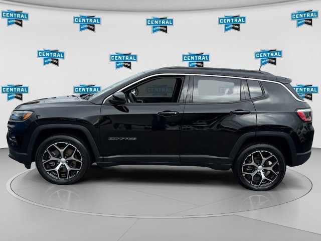 Used 2024 Jeep Compass Limited AWD/4WD image 3