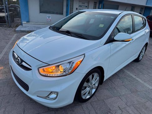 Used 2014 Hyundai Accent SE FWD image 1