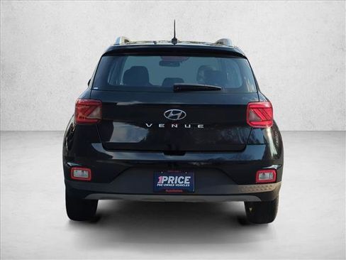 Used 2024 Hyundai Venue SEL image 6