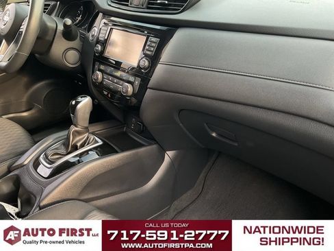 Used 2017 Nissan Rogue SV w/ SV Premium Package AWD/4WD image 19