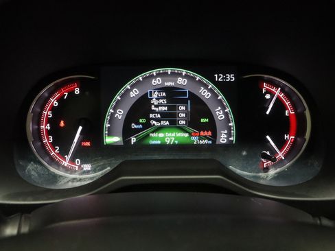 Certified 2025 Toyota RAV4 XLE FWD image 38