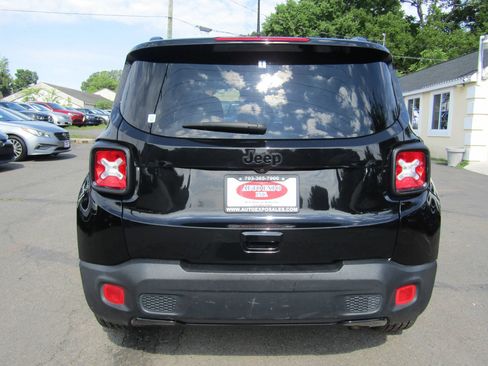 Used 2018 Jeep Renegade Altitude FWD image 6