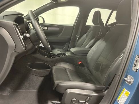 Used 2025 Volvo XC40 B5 Plus AWD/4WD image 7
