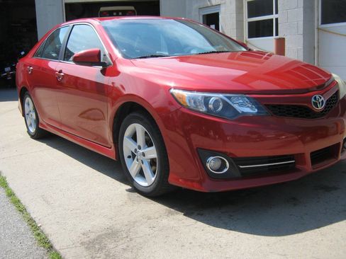 Used 2018 Toyota Corolla SE w/ SE Premium Package FWD image 3