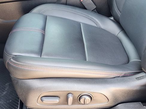 Certified 2023 Chevrolet Traverse RS FWD image 24