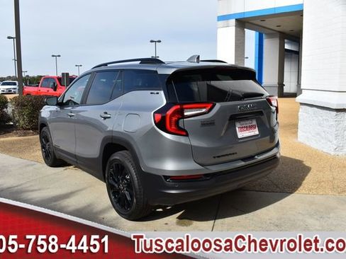 Used 2024 GMC Terrain SLE w/ Driver Convenience Package image 7