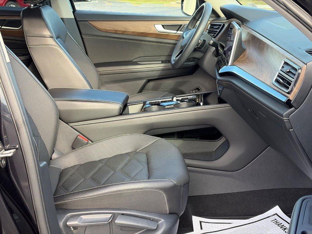 Used 2024 Volkswagen Atlas SE FWD image 18
