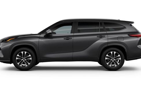 New 2025 Toyota Highlander XLE image 4
