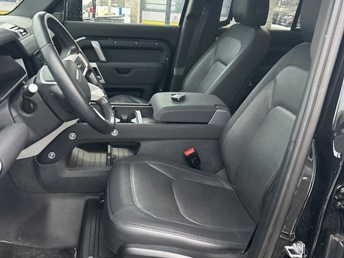 Used 2023 Land Rover Defender 110 X-Dynamic SE image 3