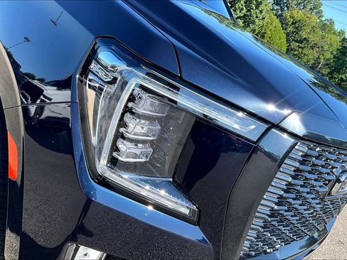 Used 2023 GMC Yukon XL Denali Ultimate AWD/4WD image 26