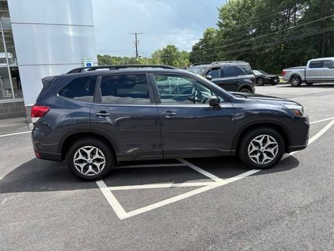 Used 2019 Subaru Forester Premium AWD/4WD image 2