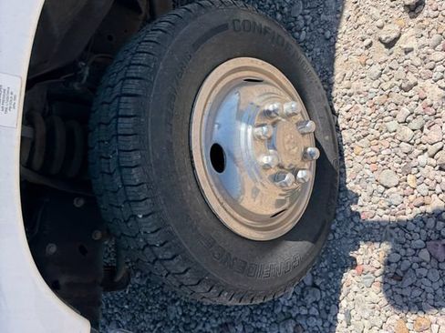 Used 2015 Ford E-350 and Econoline 350 Super Duty RWD image 10