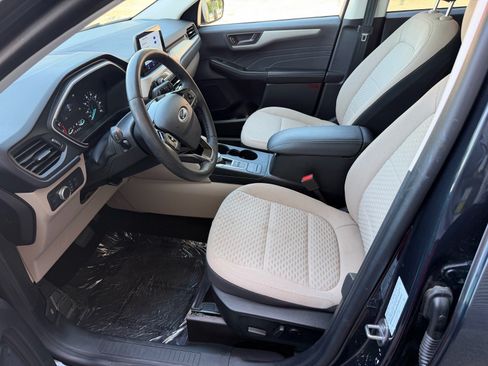 Used 2022 Ford Escape SE w/ Convenience Package FWD image 48