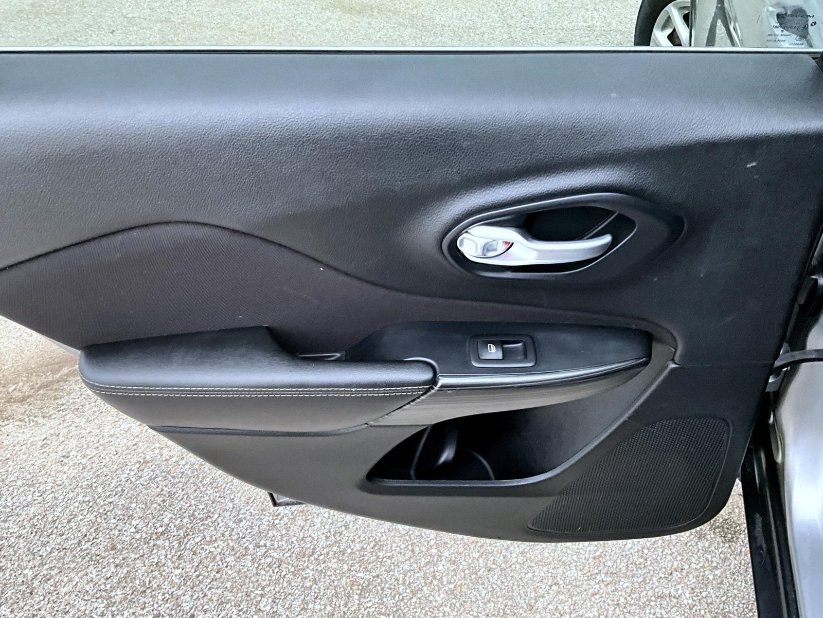 Used 2016 Jeep Cherokee Latitude w/ Cold Weather Group FWD image 22