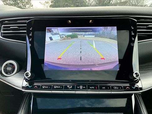 Used 2023 Jeep Wagoneer Series II w/ Premium Group I image 14