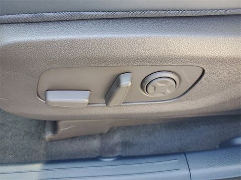 New 2026 Kia Carnival EX image 24