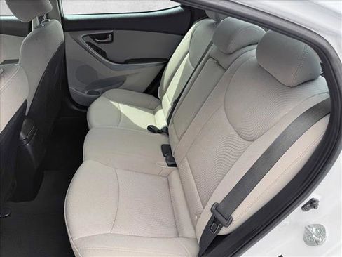 Used 2016 Hyundai Elantra SE w/ Option Group 02 FWD image 17