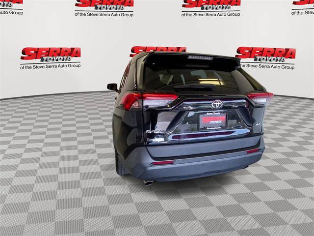 Certified 2021 Toyota RAV4 XLE w/ Convenience Package FWD image 8