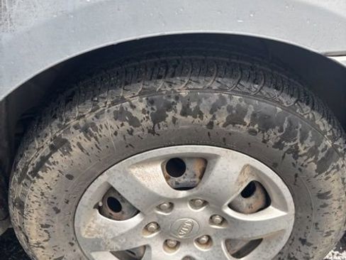 Used 2008 Kia Sedona LX image 4