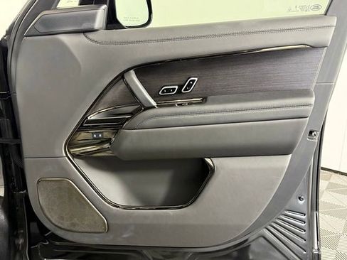 Certified 2025 Land Rover Range Rover SV image 21