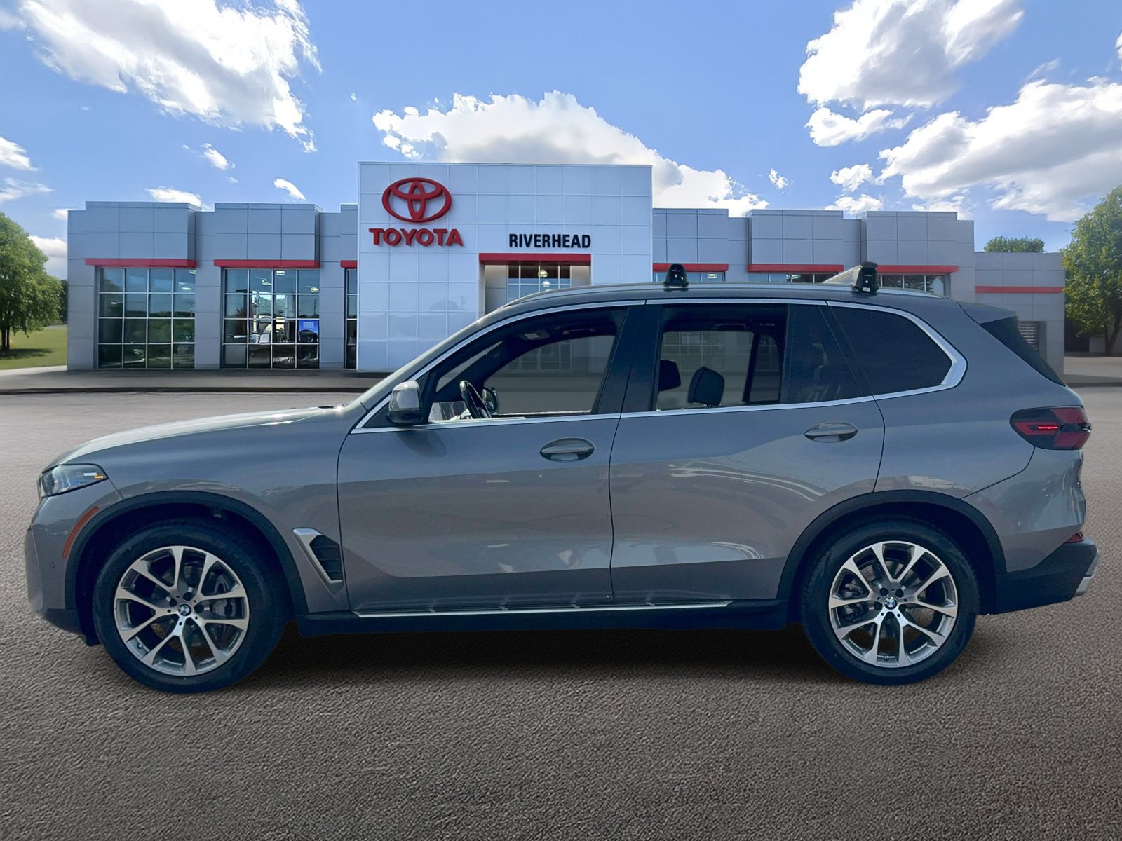 Used 2024 BMW X5 xDrive40i AWD/4WD image 3
