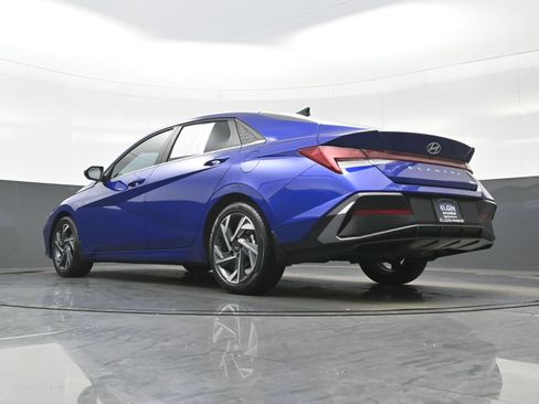 Certified 2025 Hyundai Elantra Limited FWD image 29