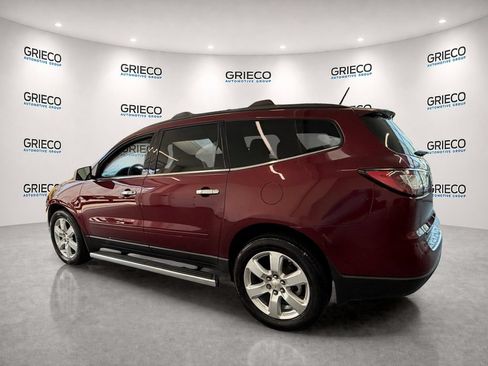 Used 2017 Chevrolet Traverse LT w/ Style and Technology Package FWD image 5