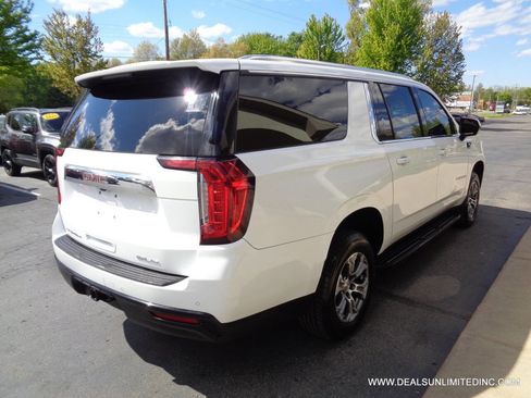 Used 2021 GMC Yukon XL SLE w/ Gmc Pro Safety Plus Package AWD/4WD image 3